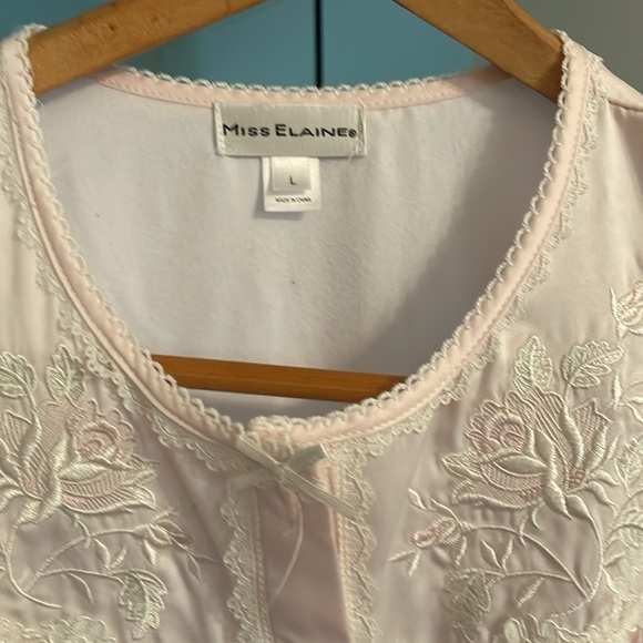 Miss Elaine gown and Robe. NEW - Picture 6 of 7